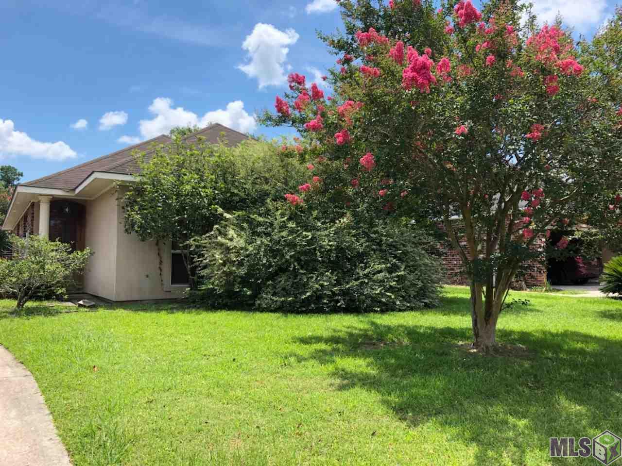5613 Ducros Dr - Photo 1