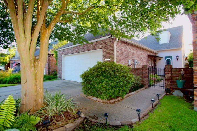 6037 Courtyard Dr - Photo 1