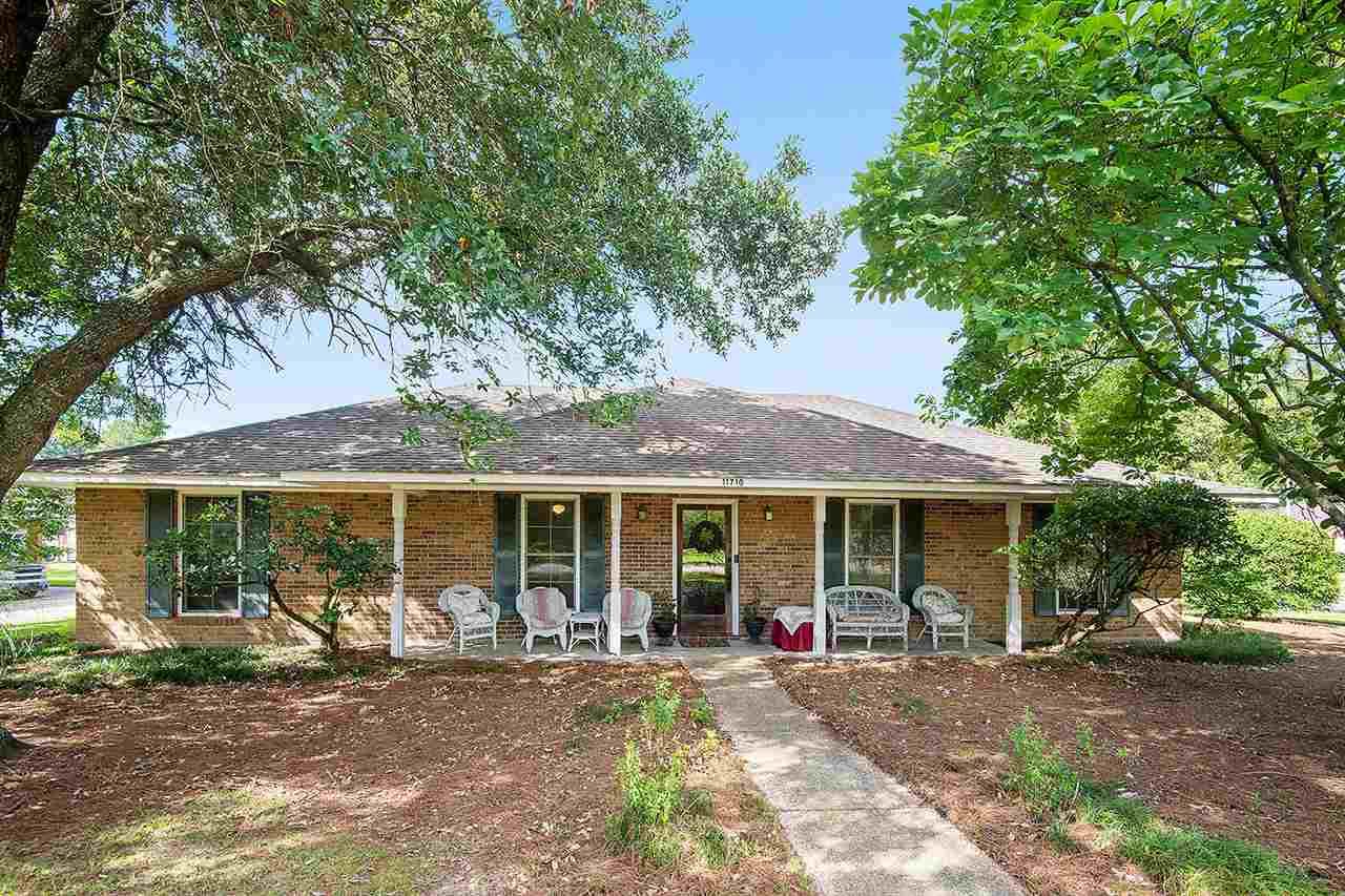11710 Oak Hills Pkwy - Photo 1
