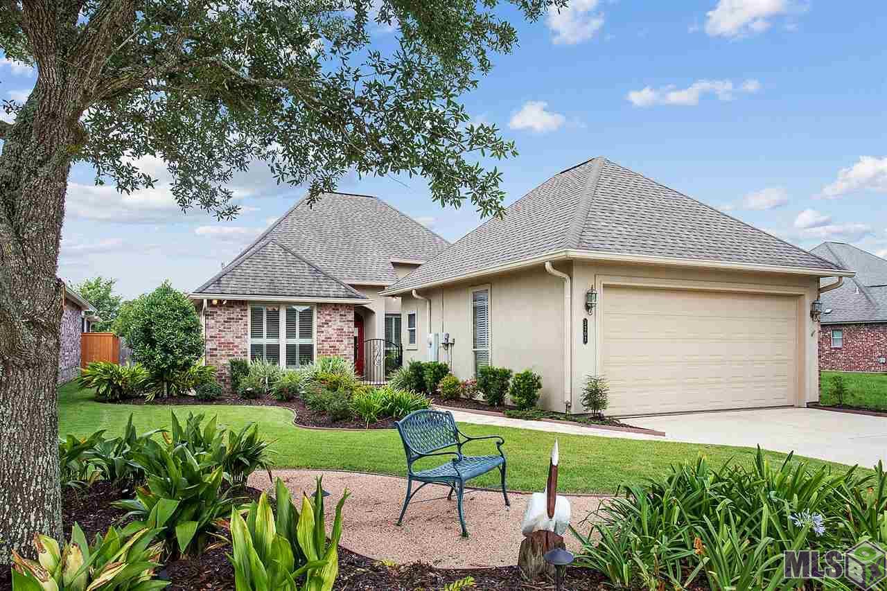 5202 Courtyard Dr - Photo 1