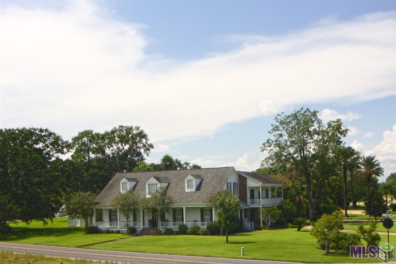1617 Fairview Ave - Photo 1