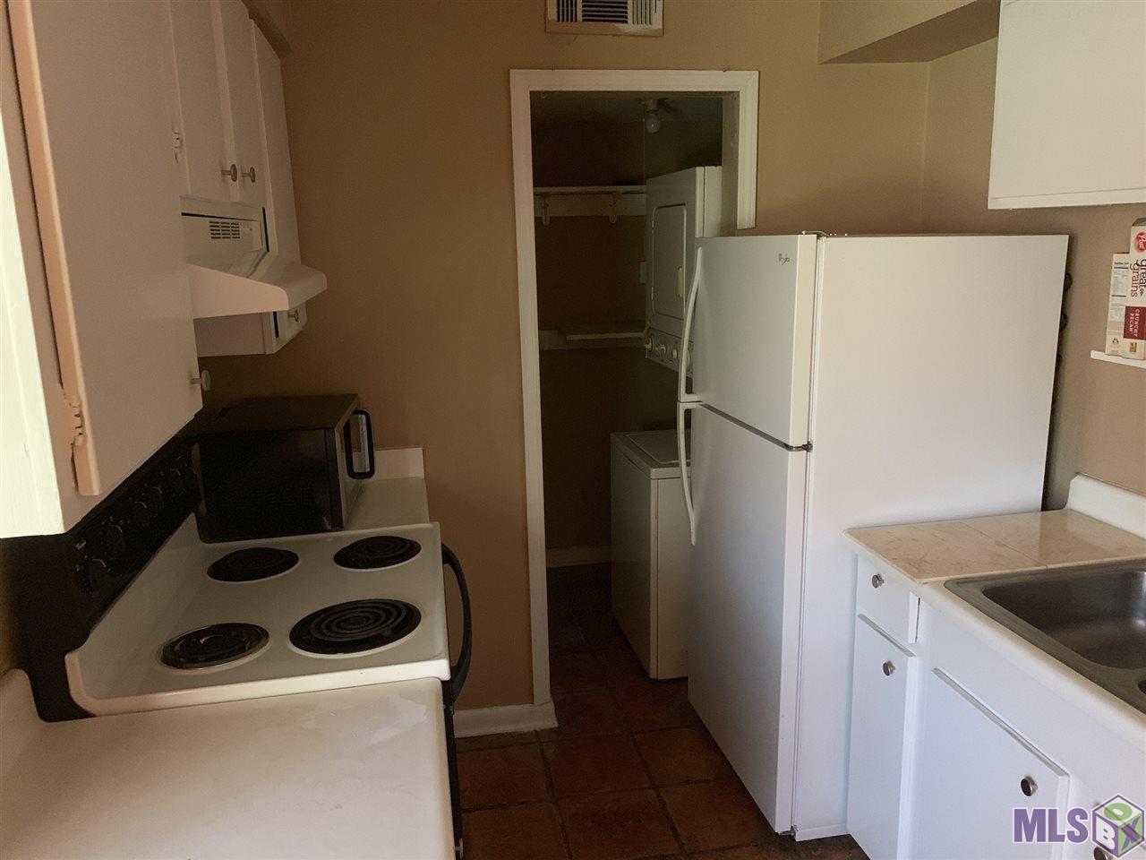 1701 Lobdell Ave - Photo 1