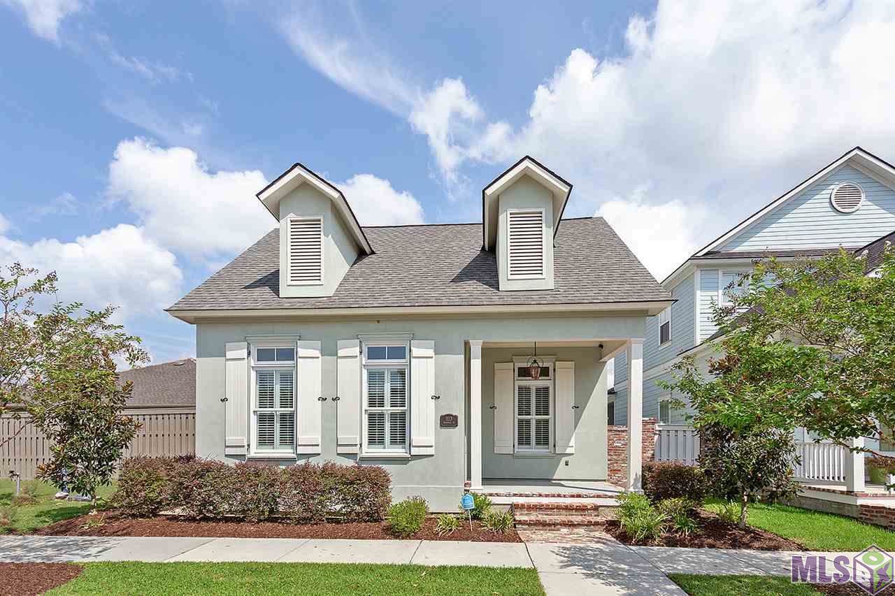 1113 Memorial Square - Photo 1