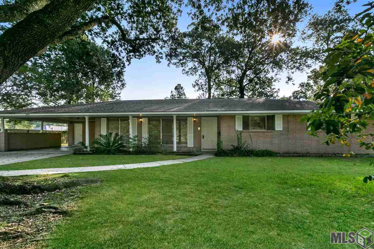 849 Sherwood Forest Blvd - Photo 1