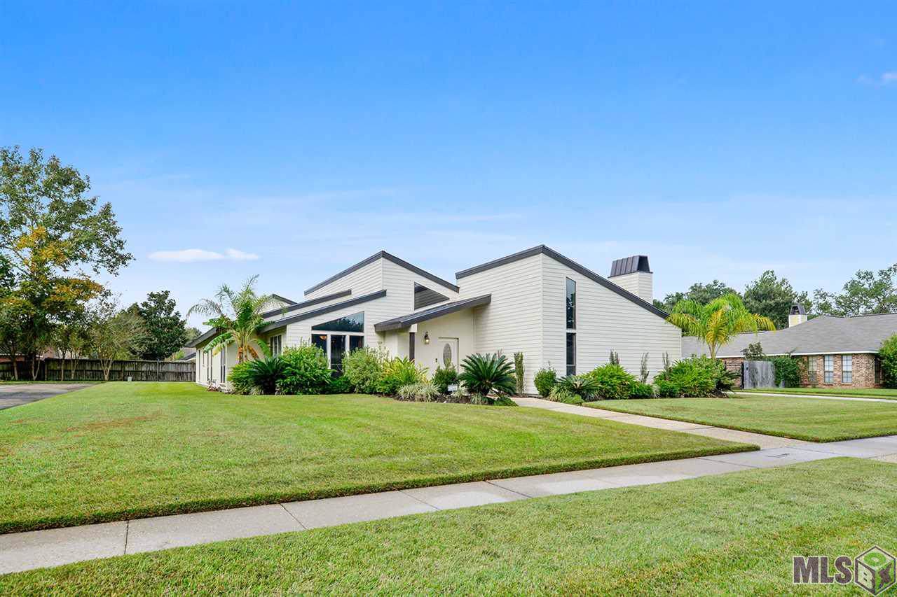 7938 Wimbledon Ave - Photo 1