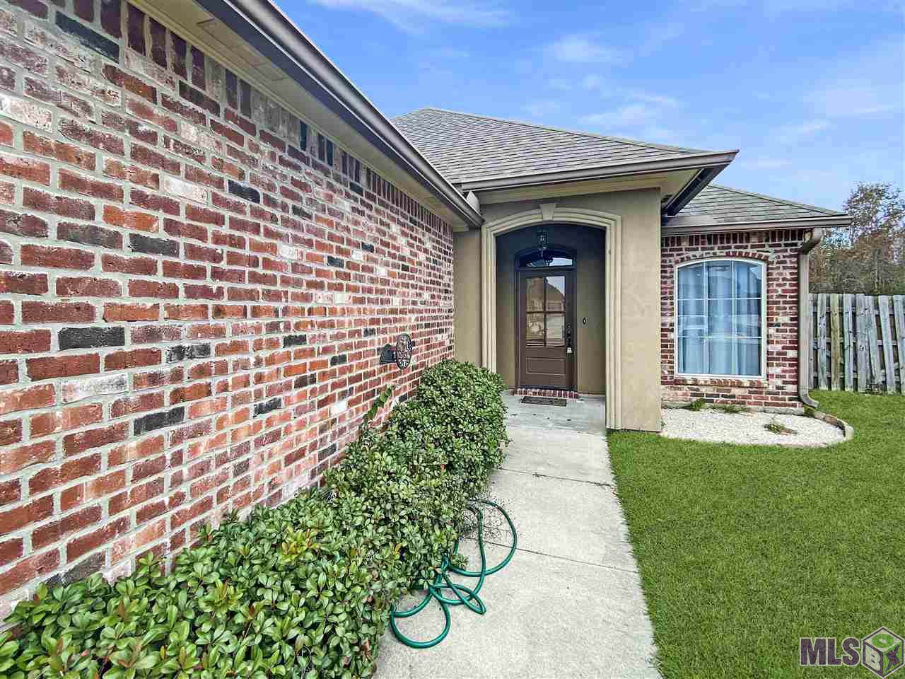 9391 Highland Oaks Ave - Photo 1
