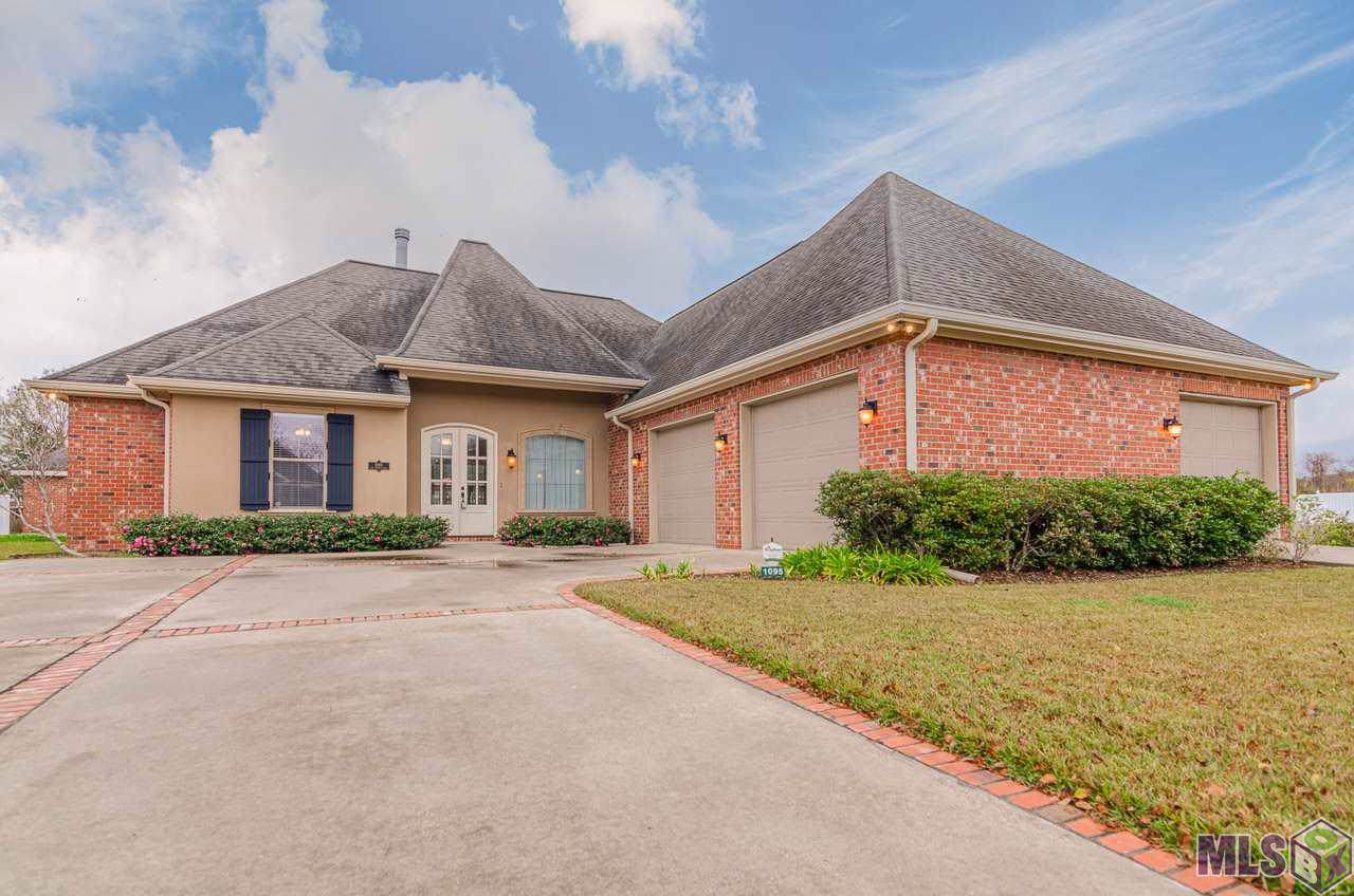 1095 Oak Harbor Dr - Photo 1