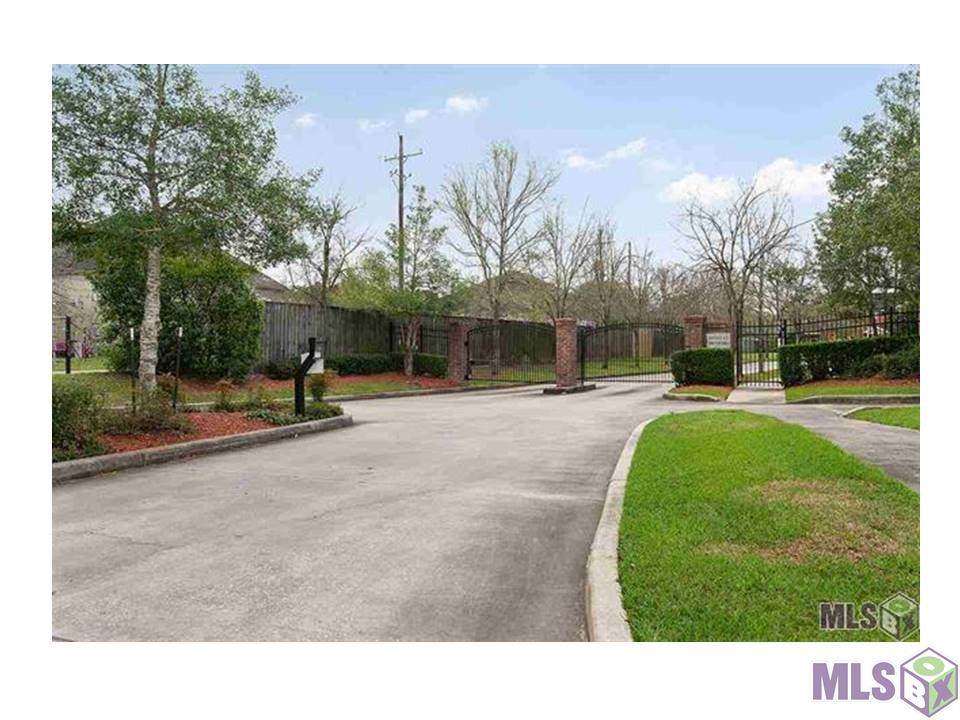 9902 Smithfield Ct - Photo 1