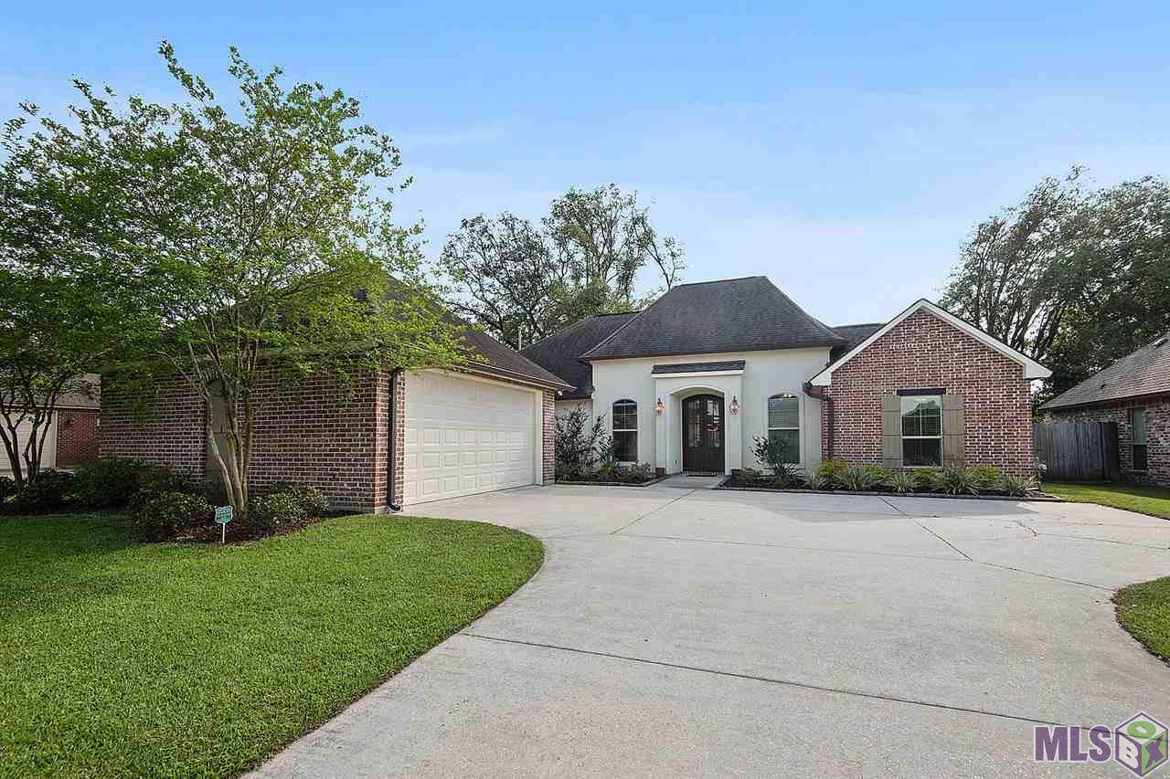 18467 Old Maplewood Dr - Photo 1 18467 Old Maplewood Dr - Photo 1