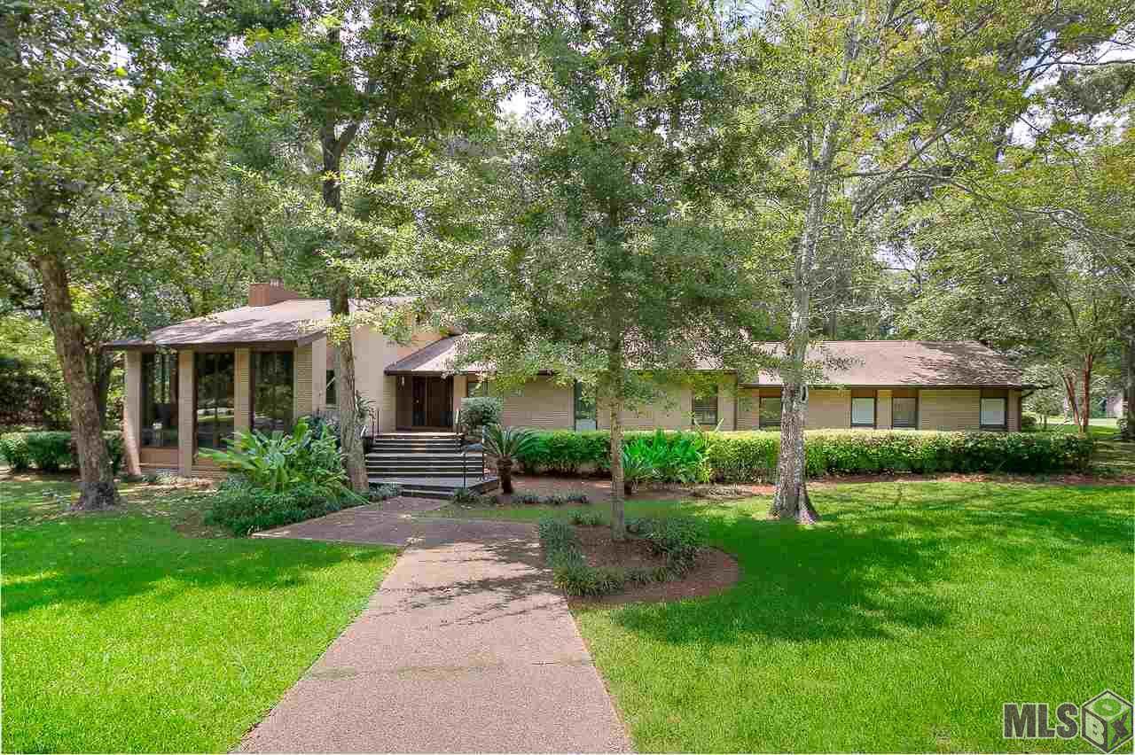 7910 Oak Hollow Dr - Photo 1