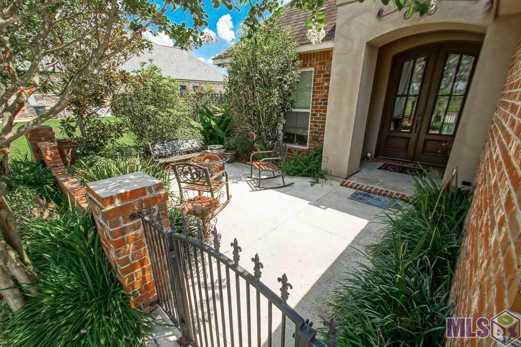 2858 Garden Lakes Dr - Photo 1