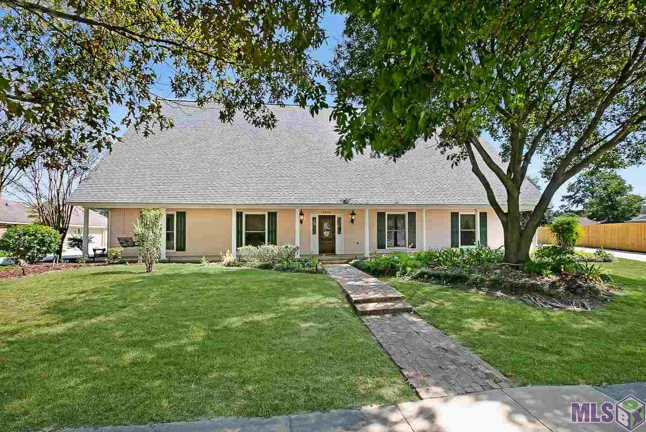 3913 Lake Larouge Dr - Photo 1