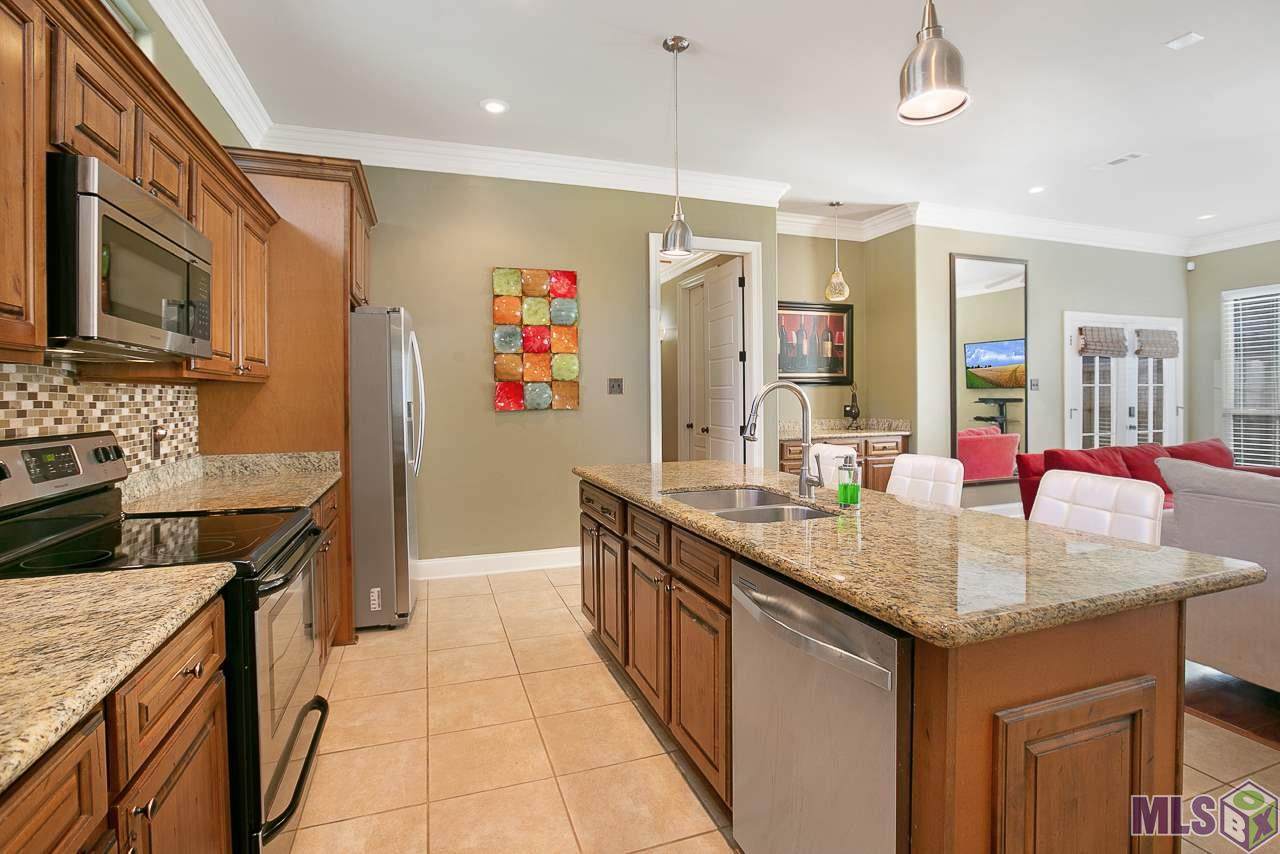 1104 Madrid Ave - Photo 1