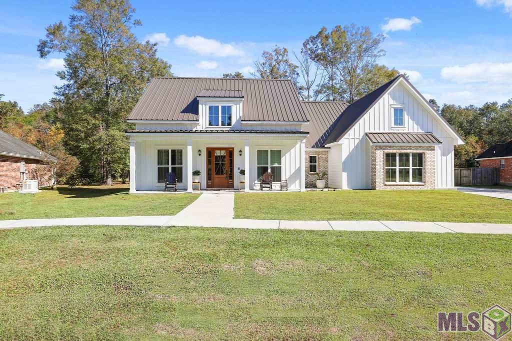 21041 April Ln - Photo 1