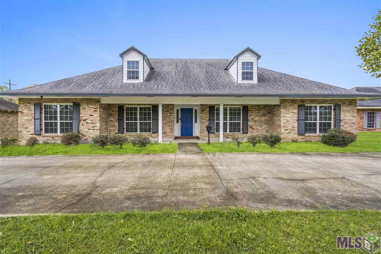 1044 Sherwood Forest Blvd - Photo 1
