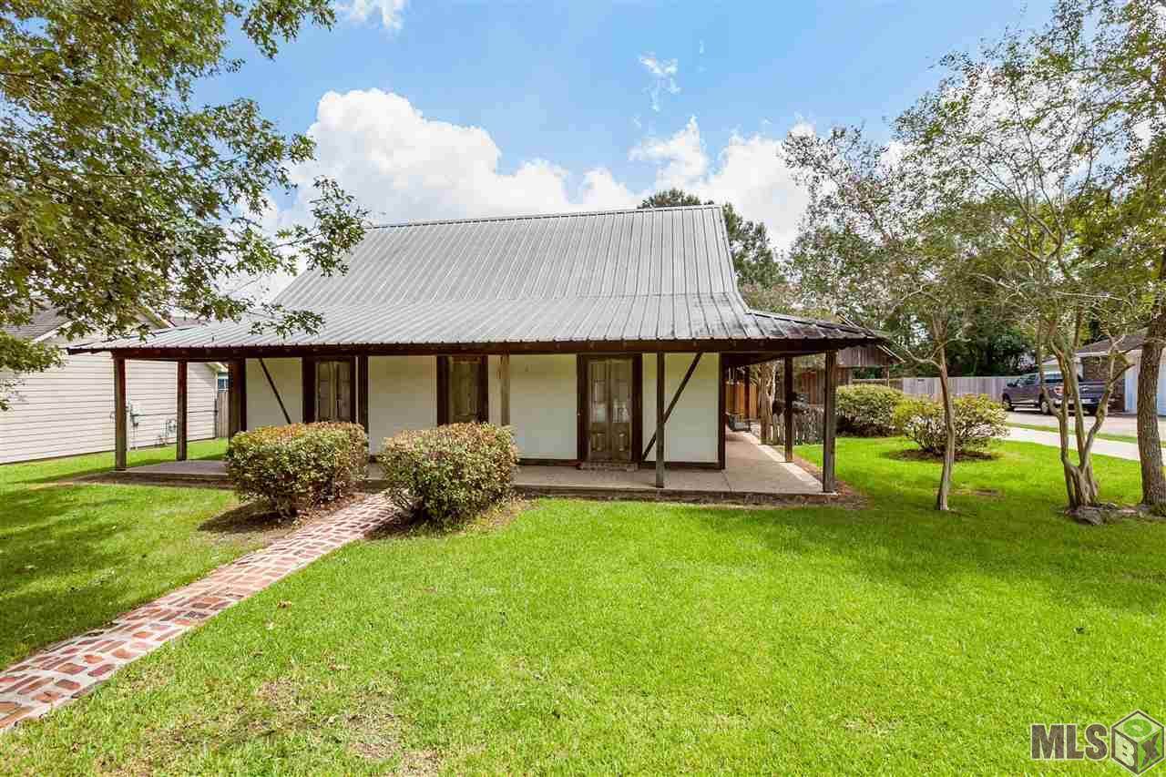 1722 Twisted Oak Ln - Photo 1