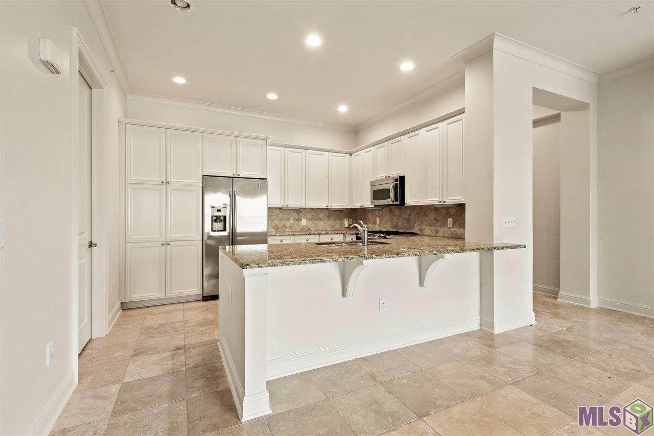 998 Stanford Ave - Photo 1