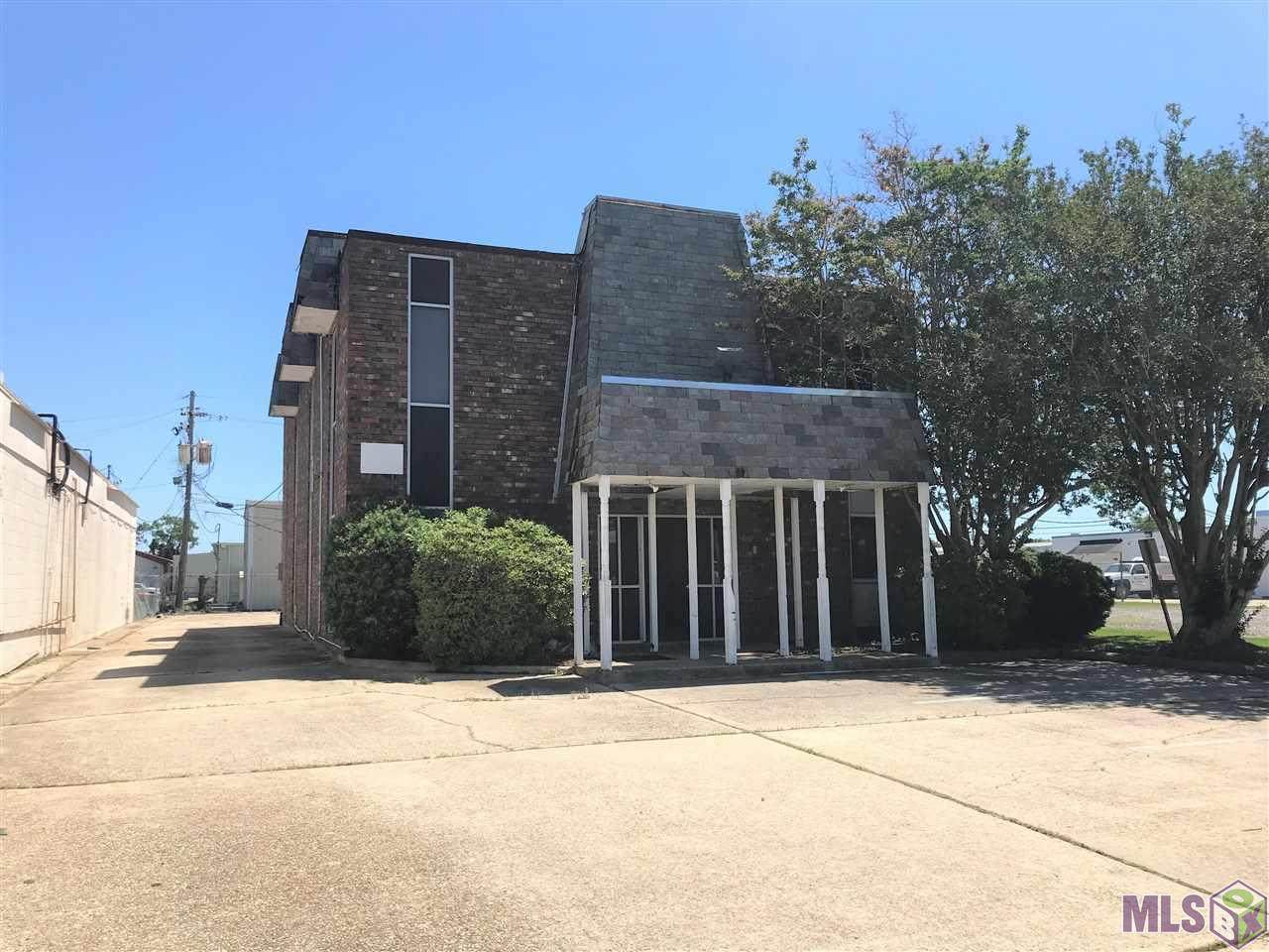 1976 Wooddale Blvd - Photo 1