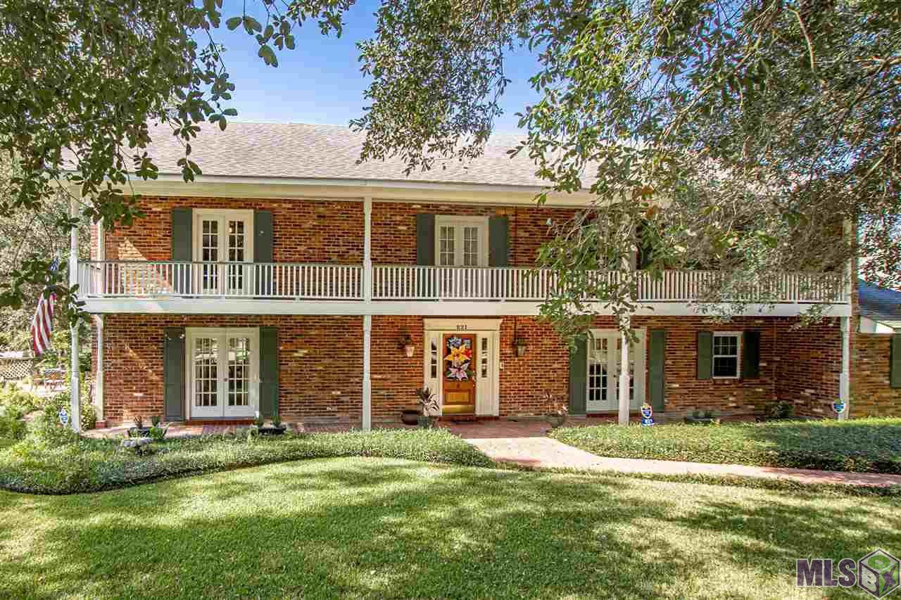 821 Lakeview Dr - Photo 1