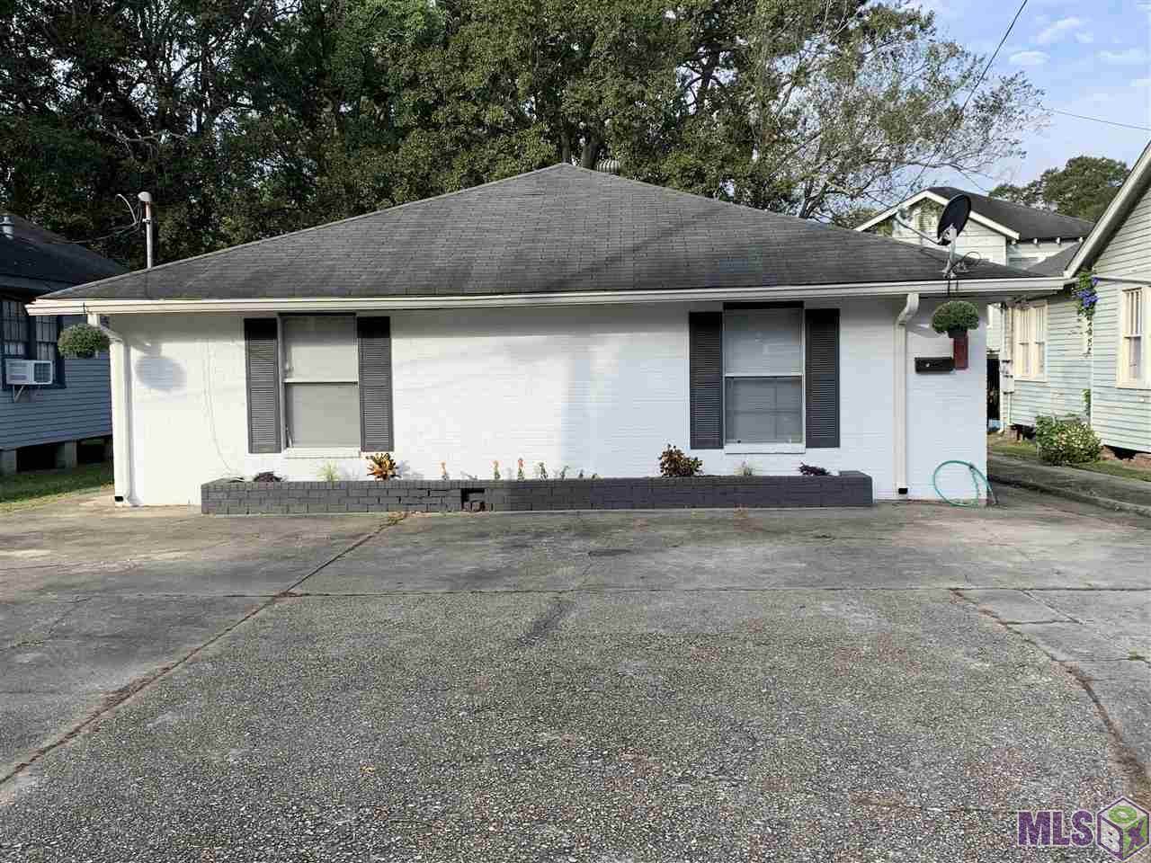 402 Lovers Ln - Photo 1