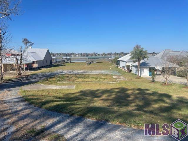 10539 Island Rd - Photo 1