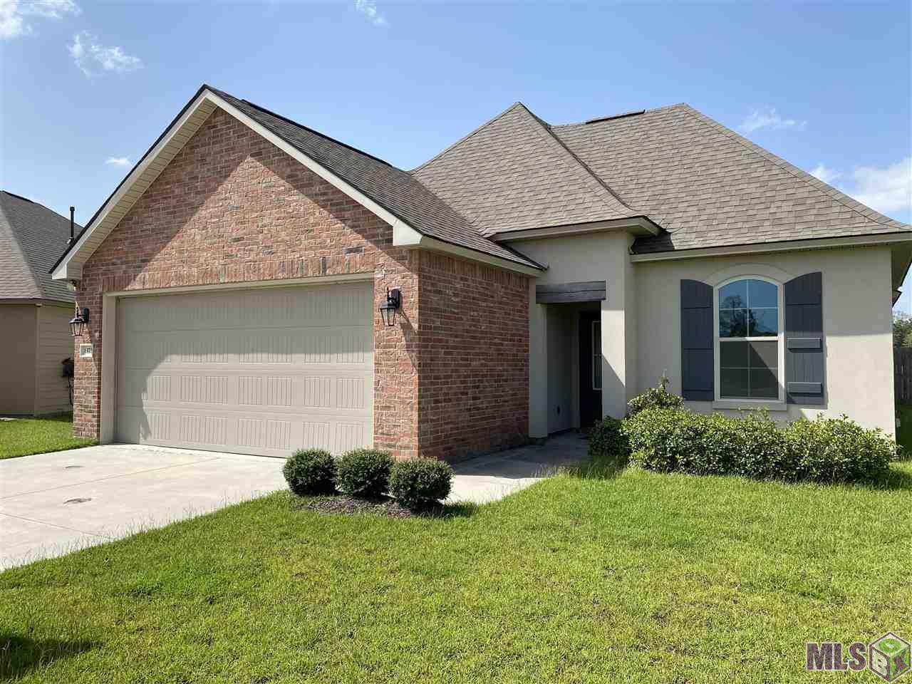 1373 Pelican Lakes Pkwy - Photo 1