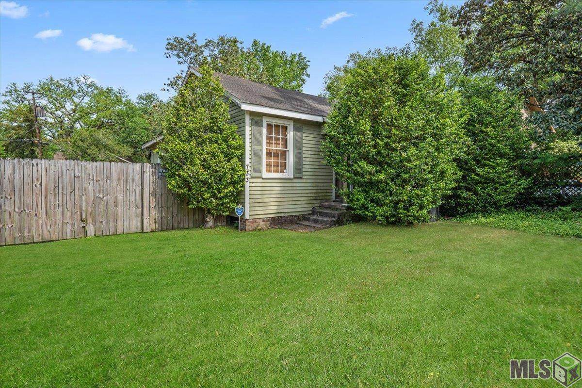 733 Foster Dr - Photo 1