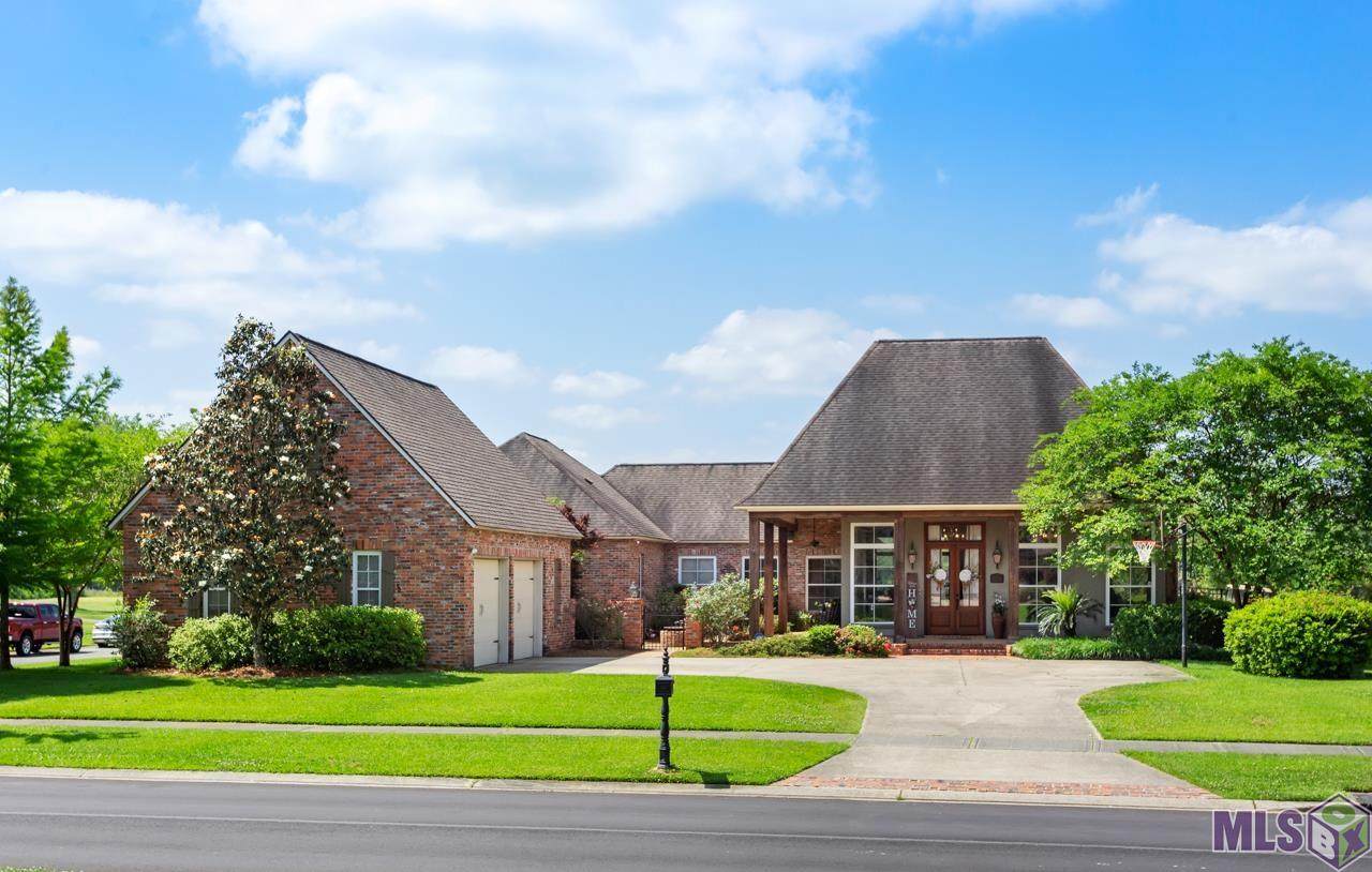 2402 Turnberry Ave - Photo 1