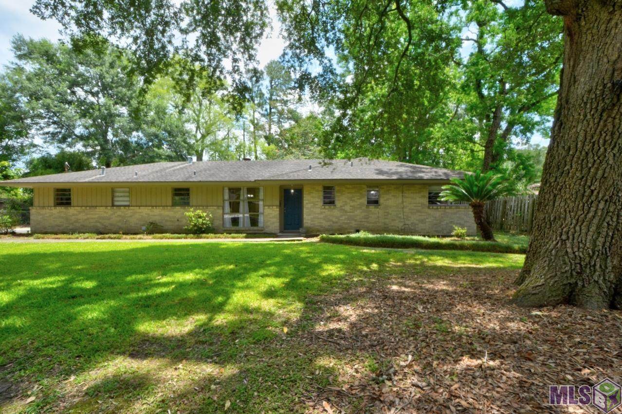 1055 Elizabeth Dr - Photo 1