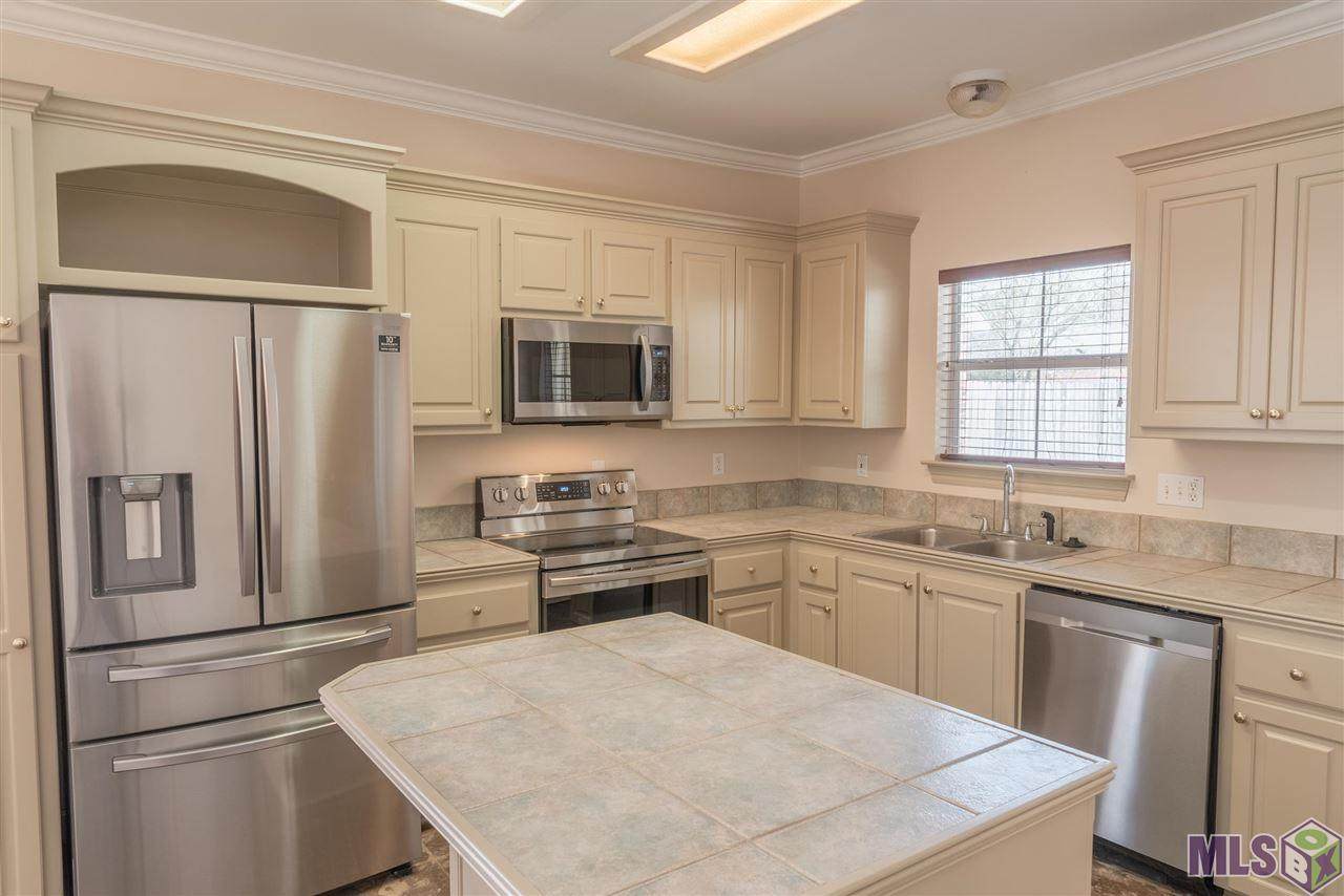 5613 Ducros Dr - Photo 1