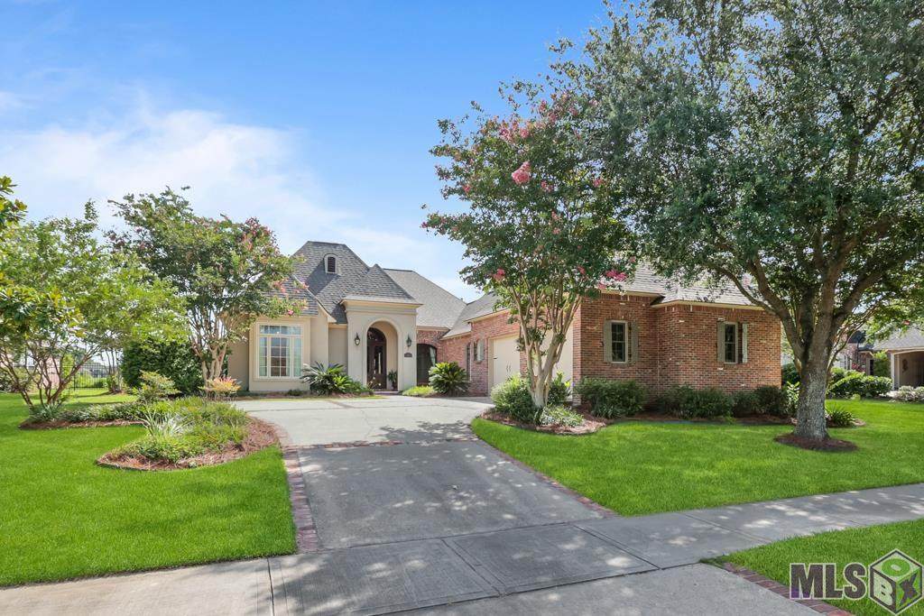 2315 Turnberry Ave - Photo 1
