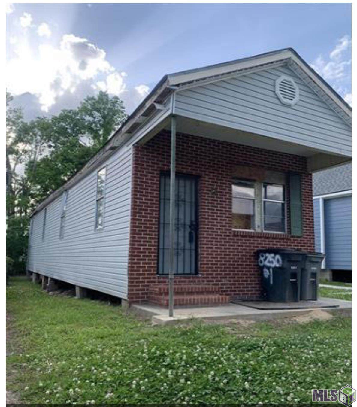 215 26TH ST - Photo 1