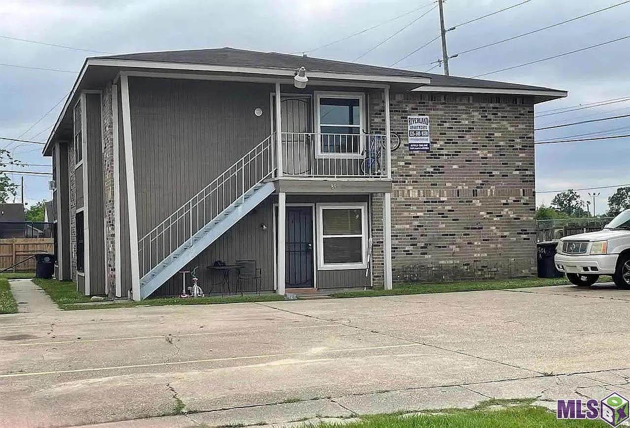 8506 Leake Ave - Photo 1