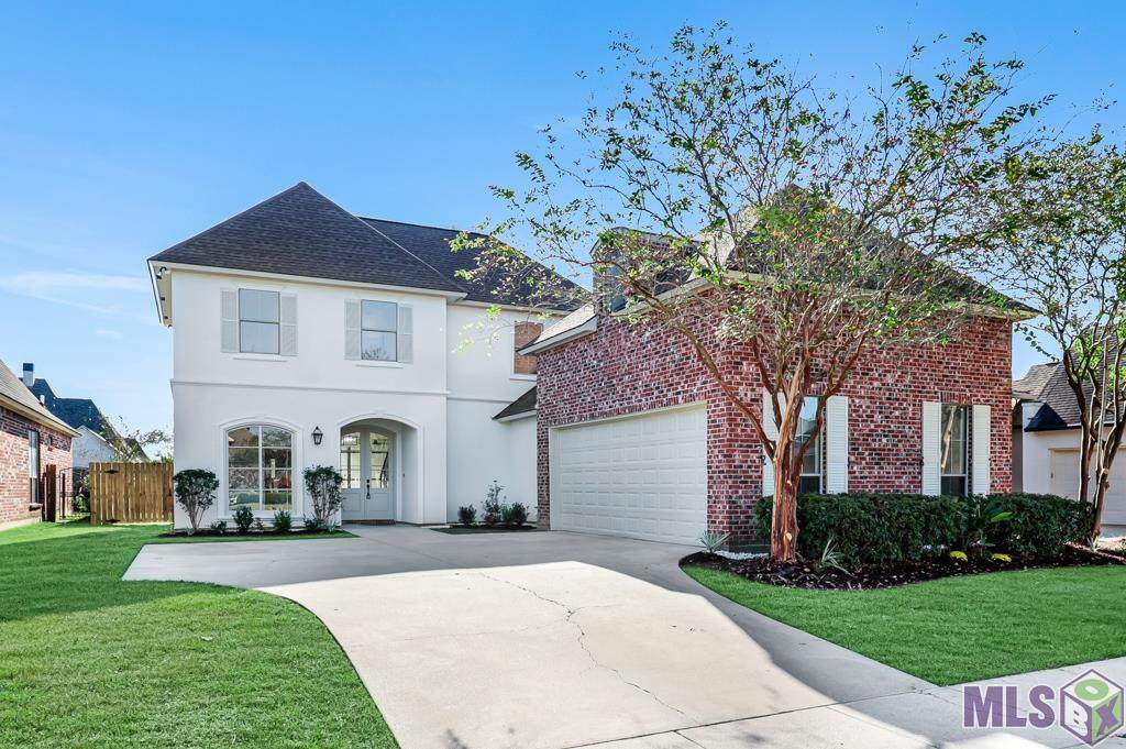8925 Foxgate Dr - Photo 1