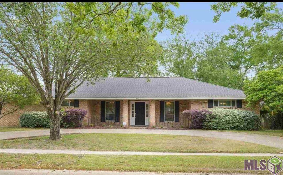 1123 Sherwood Forest Blvd - Photo 1