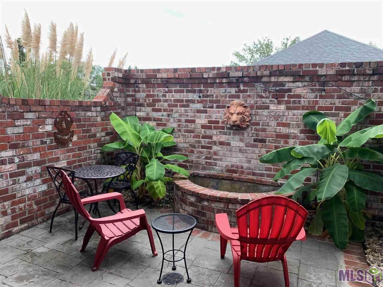 10233 Hillmont Ave - Photo 1