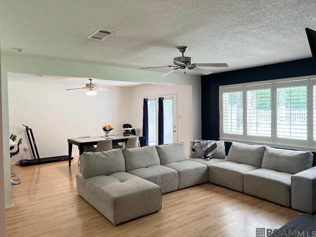 https://bt-photos.global.ssl.fastly.net/batonrouge/orig_boomver_2_2025013487-2.jpg