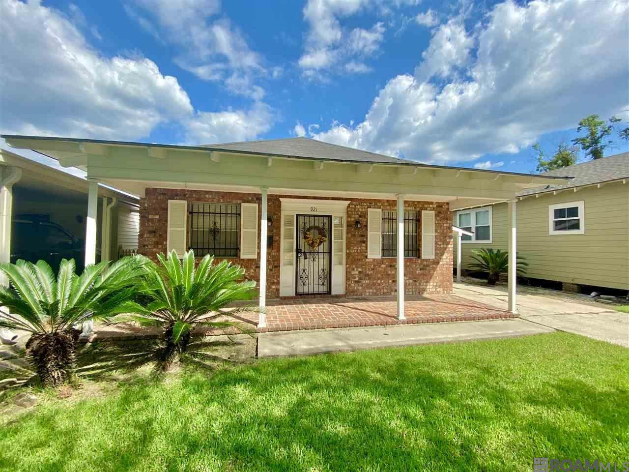 921 Camelia St - Photo 1