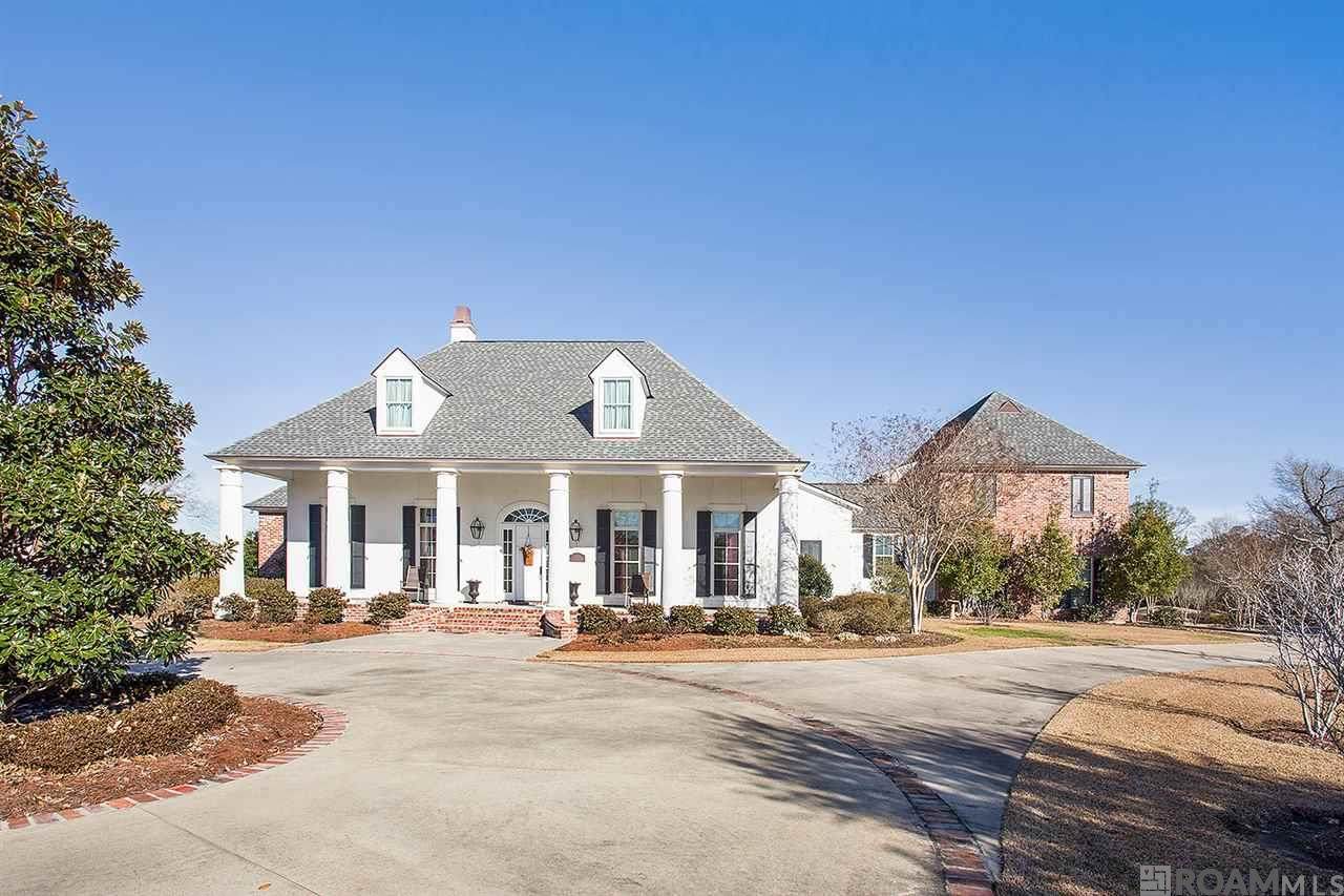 2555 Turnberry Ave - Photo 1