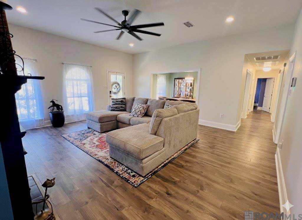 https://bt-photos.global.ssl.fastly.net/batonrouge/orig_boomver_1_2026003244-2.jpg