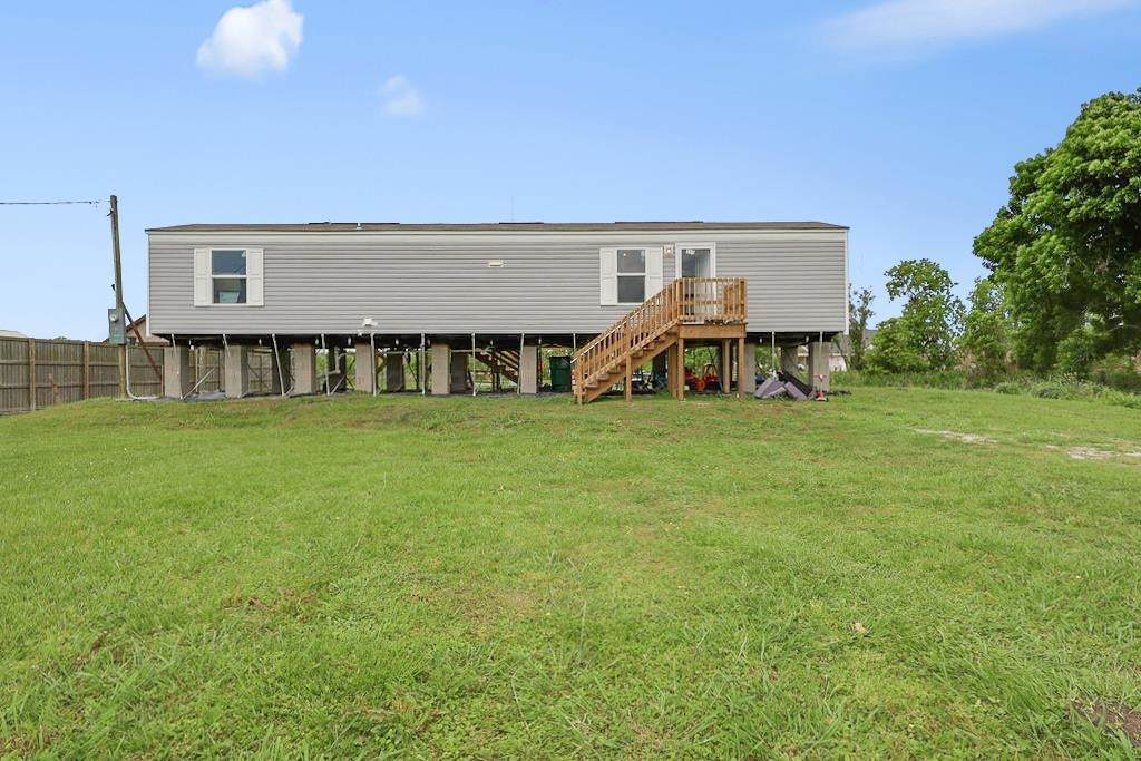 310 41st St - Photo 1