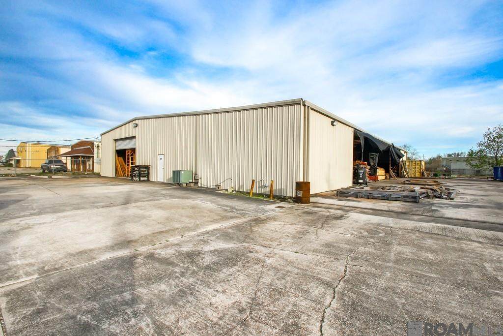 9912 Mammoth Ave - Photo 1