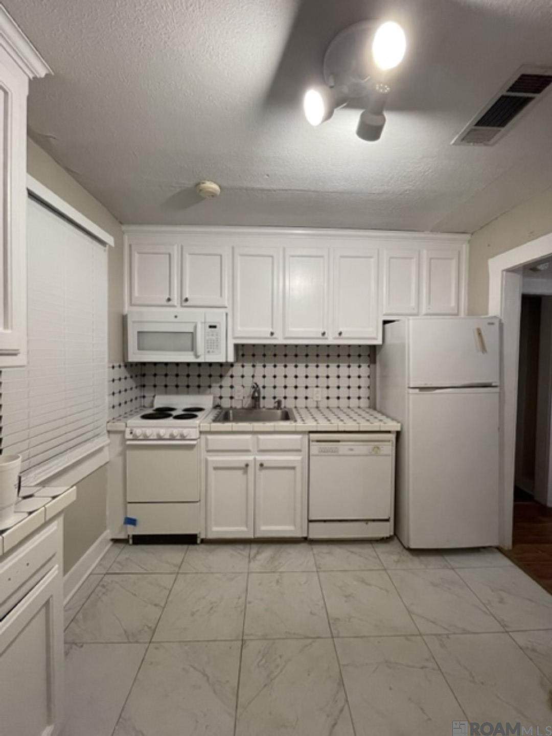 https://bt-photos.global.ssl.fastly.net/batonrouge/orig_boomver_1_2026008002-2.jpg