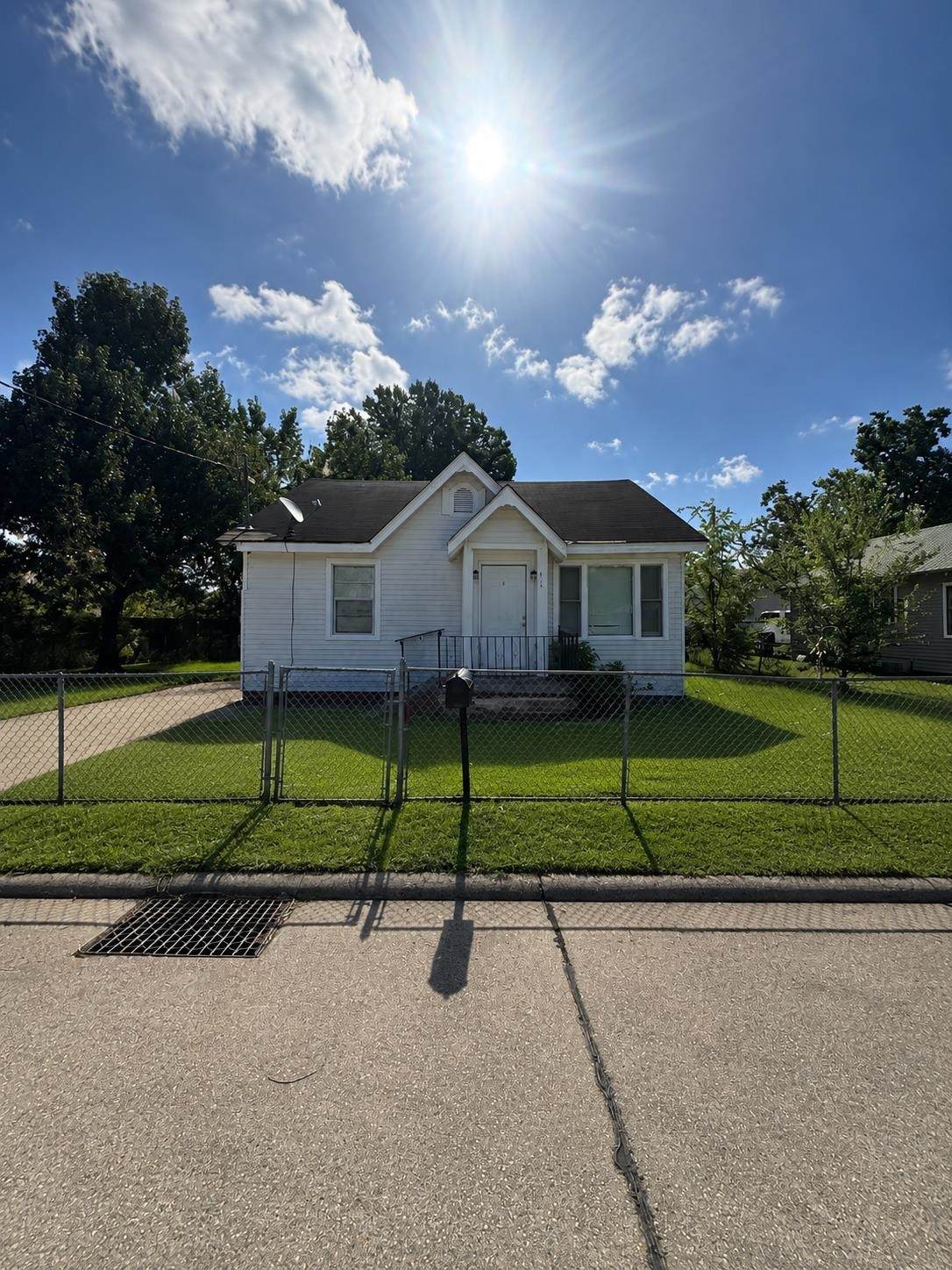404 Garnet Street - Photo 1