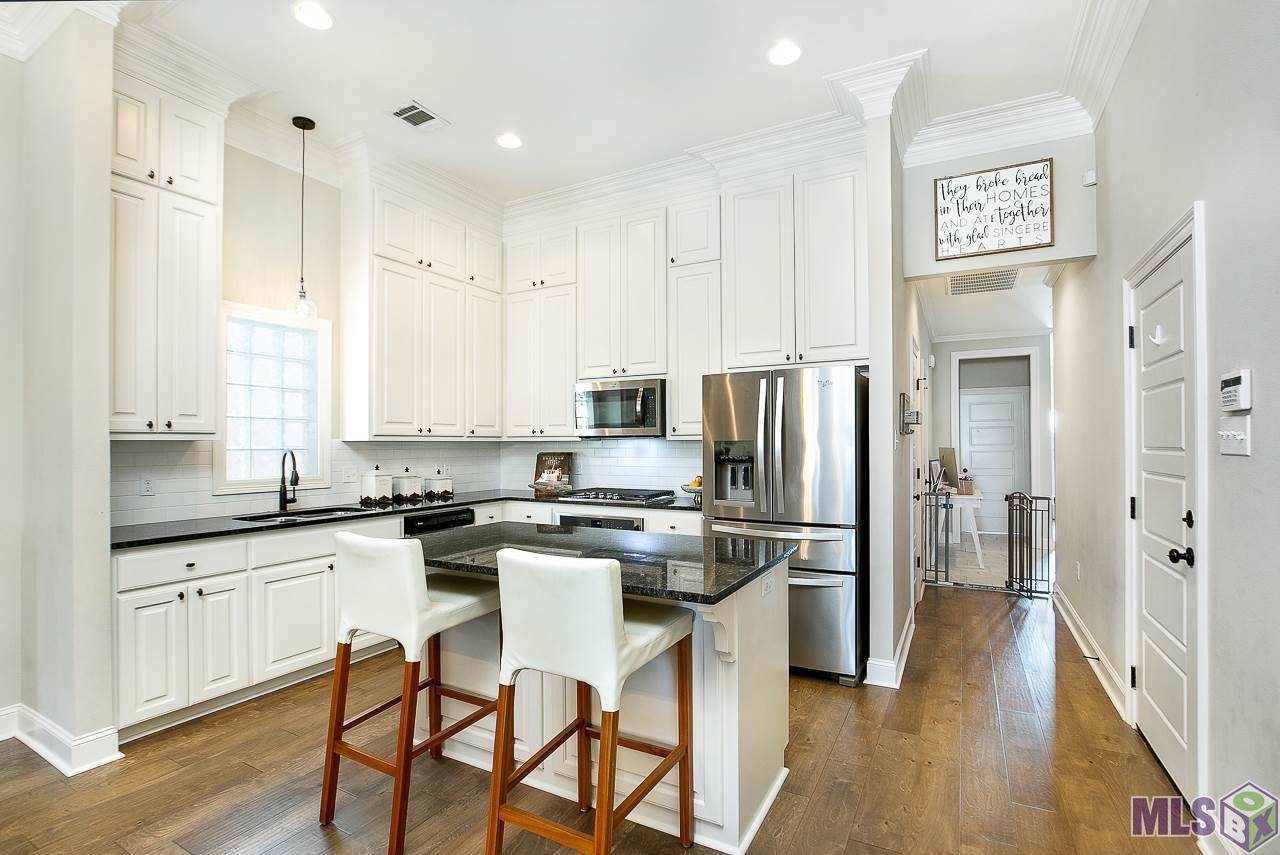 3048 Cresthaven Ave - Photo 1