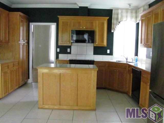 727 Maxine Dr - Photo 1