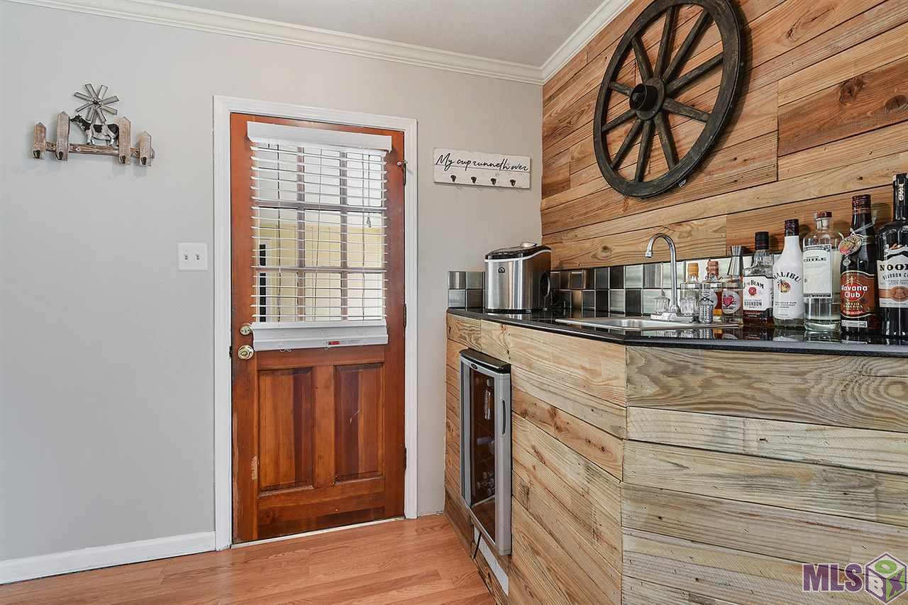 8663 Sharlane Dr - Photo 1
