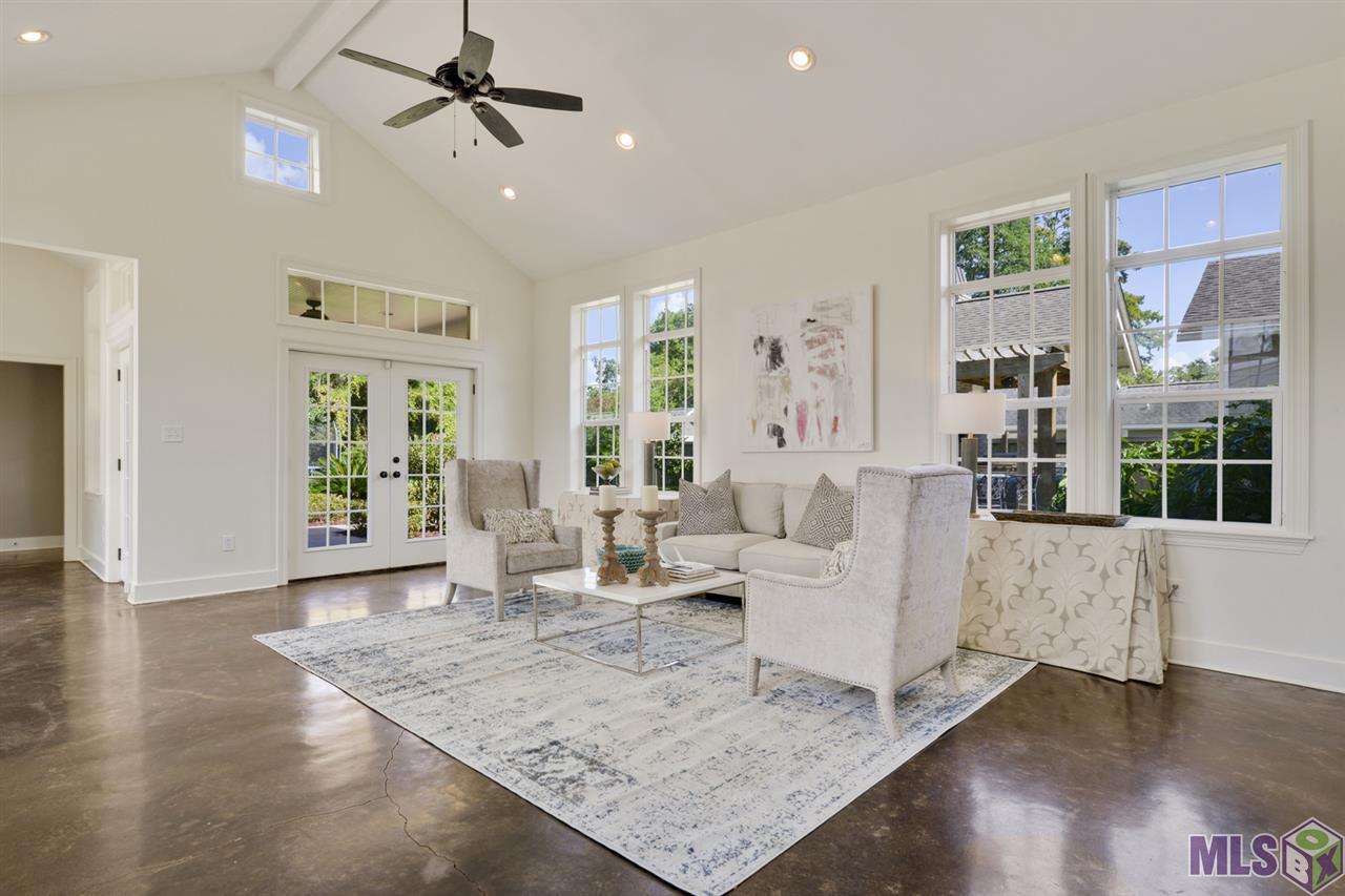 1915 Ingleside Dr - Photo 1