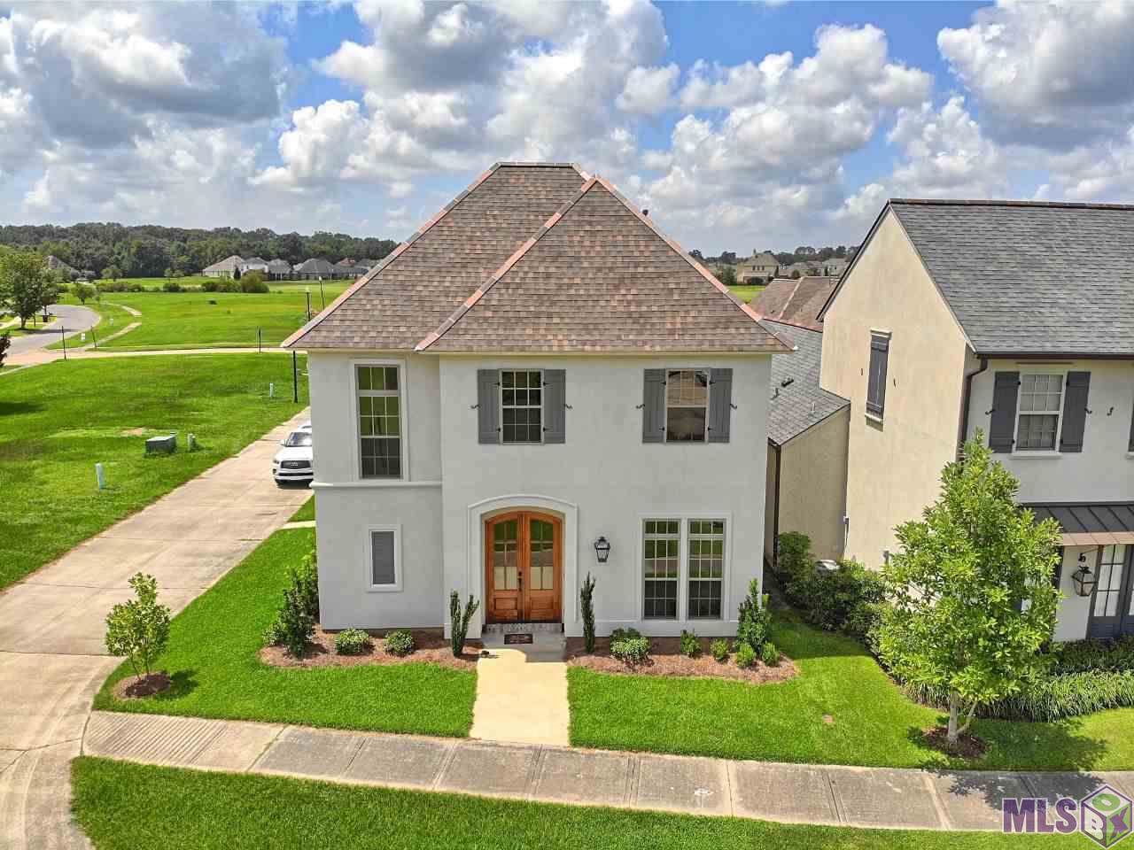 2215 Turnberry Ave - Photo 1