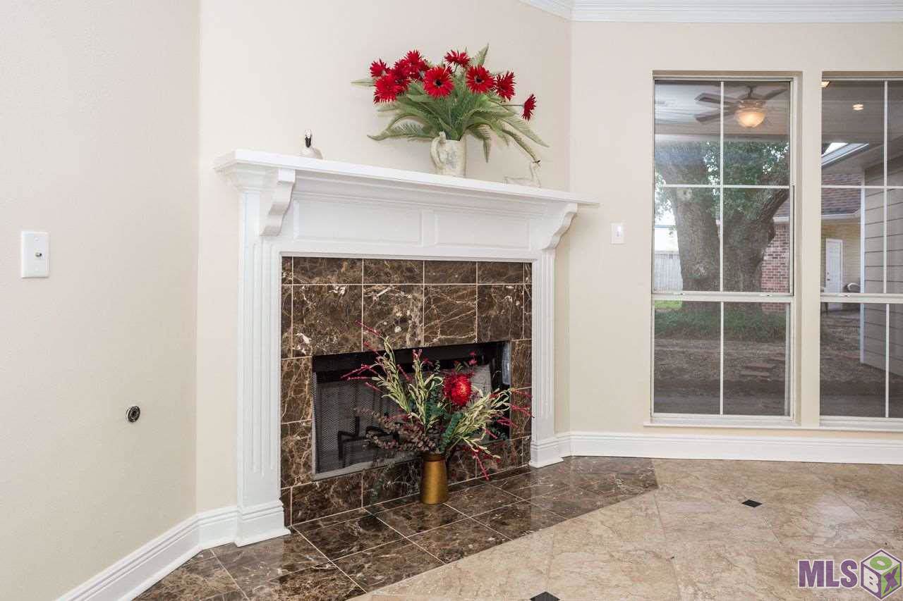 7837 Vennie Dr - Photo 1